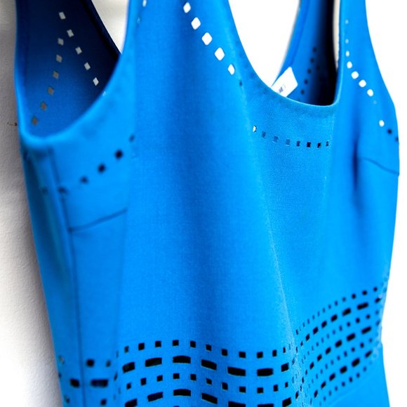 Elizabeth and James Blue Laser Cut Dress sz 2 - Picture 6 of 13